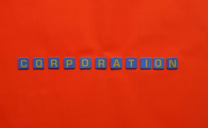 Differences between a partnership and corporation  