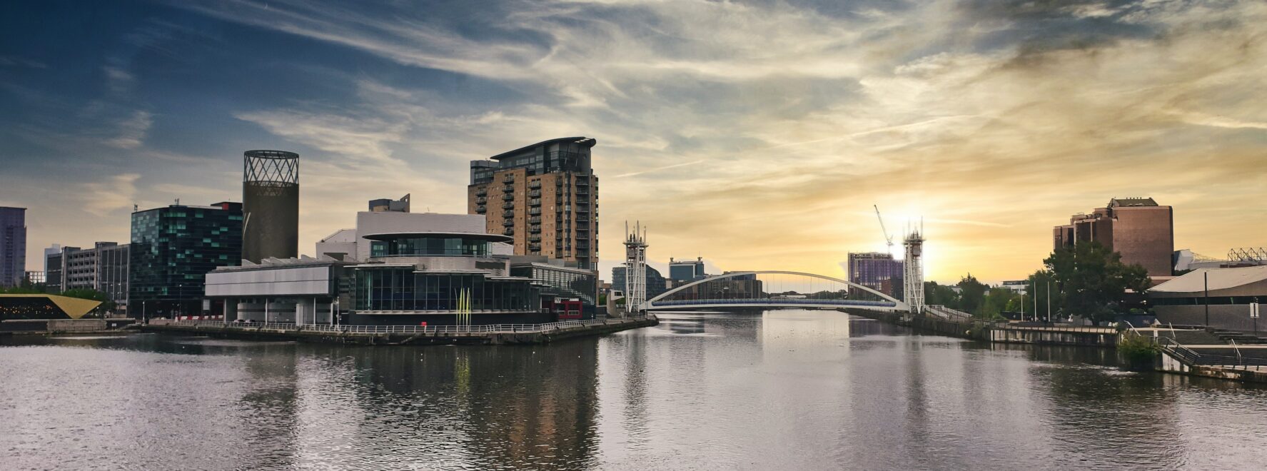 manchester skyline at dusk